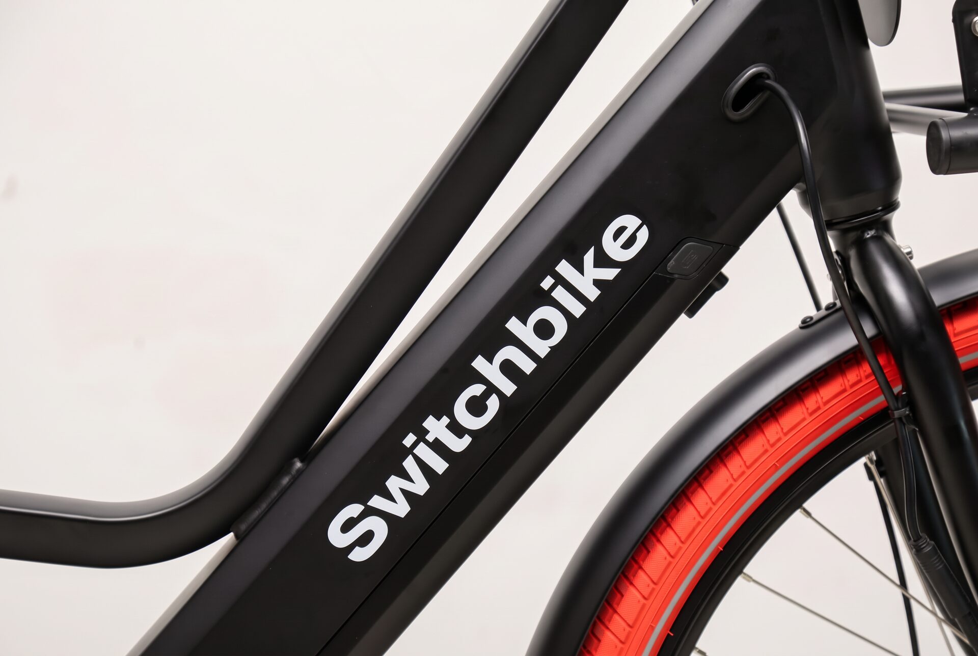 SwitchBike logo on the Amsterdam E-One V2 frame